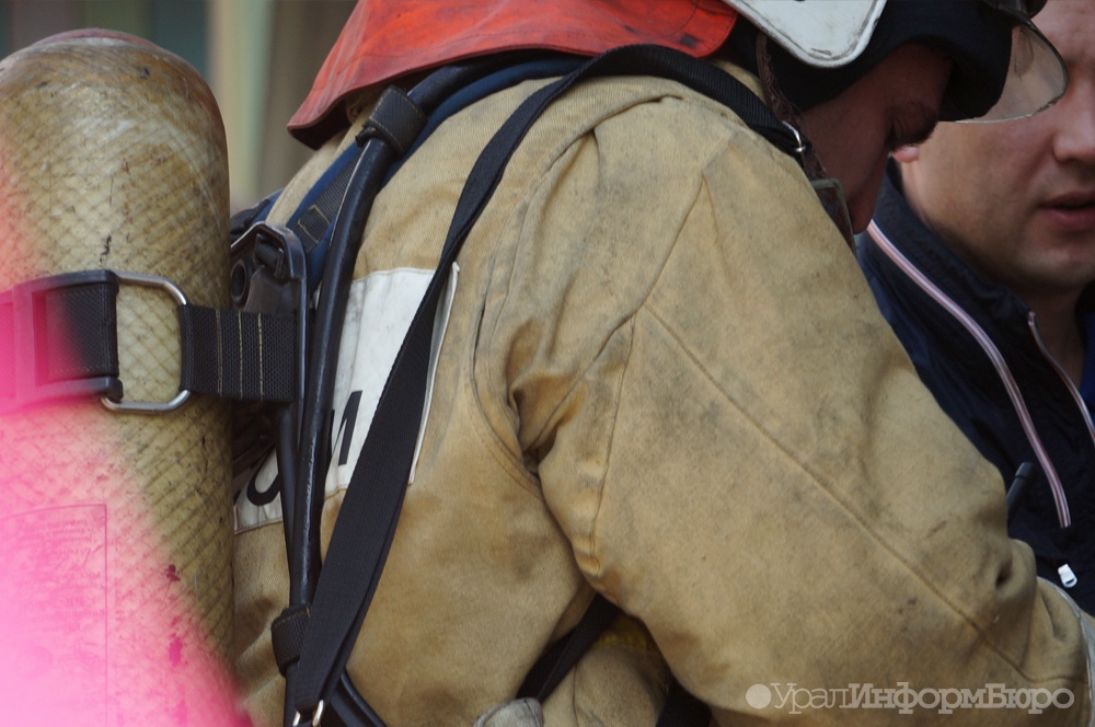 В Челябинске дети выпрыгивали из окон горящей школы