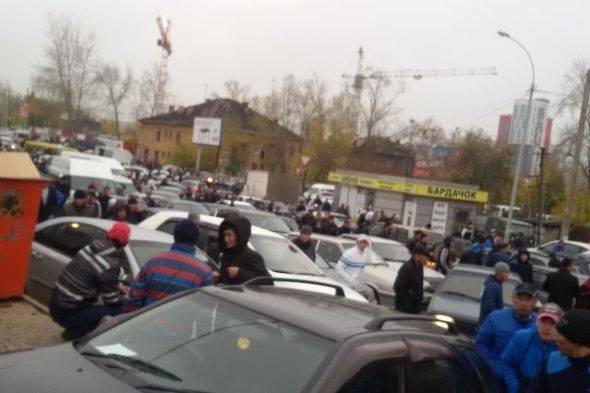 В Екатеринбурге мусульмане блокировали улицу Репина