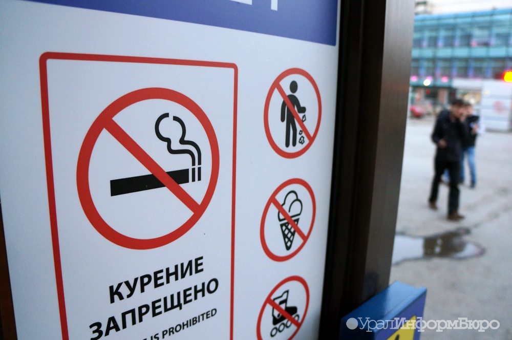 Россиянам разрешили курить в подъездах рядом с огнетушителями 