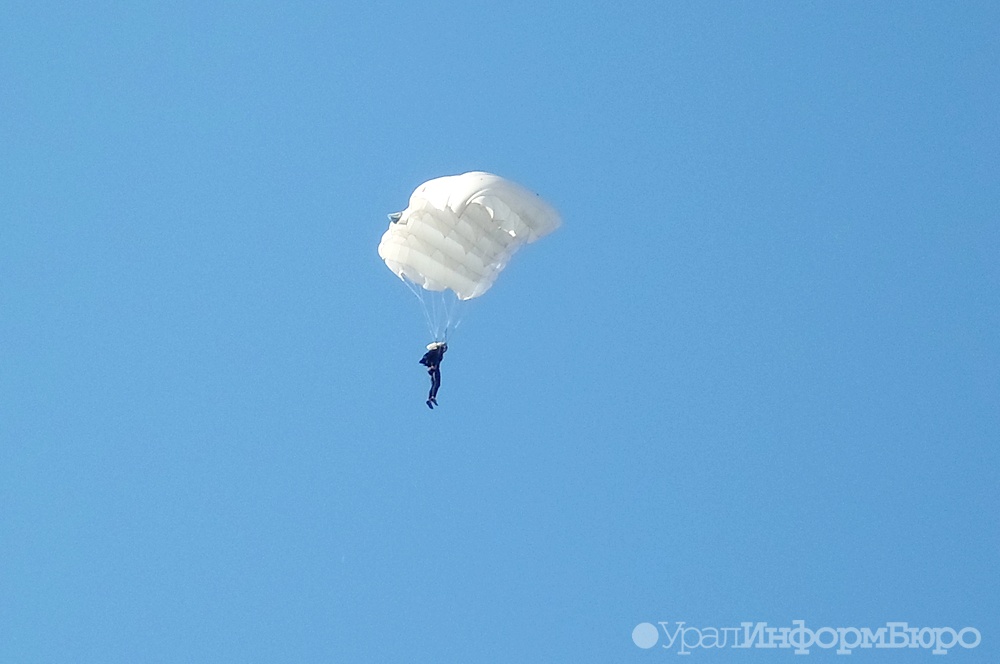В Нижнем Тагиле прыгнувший с парашютом подросток травмировал позвоночник