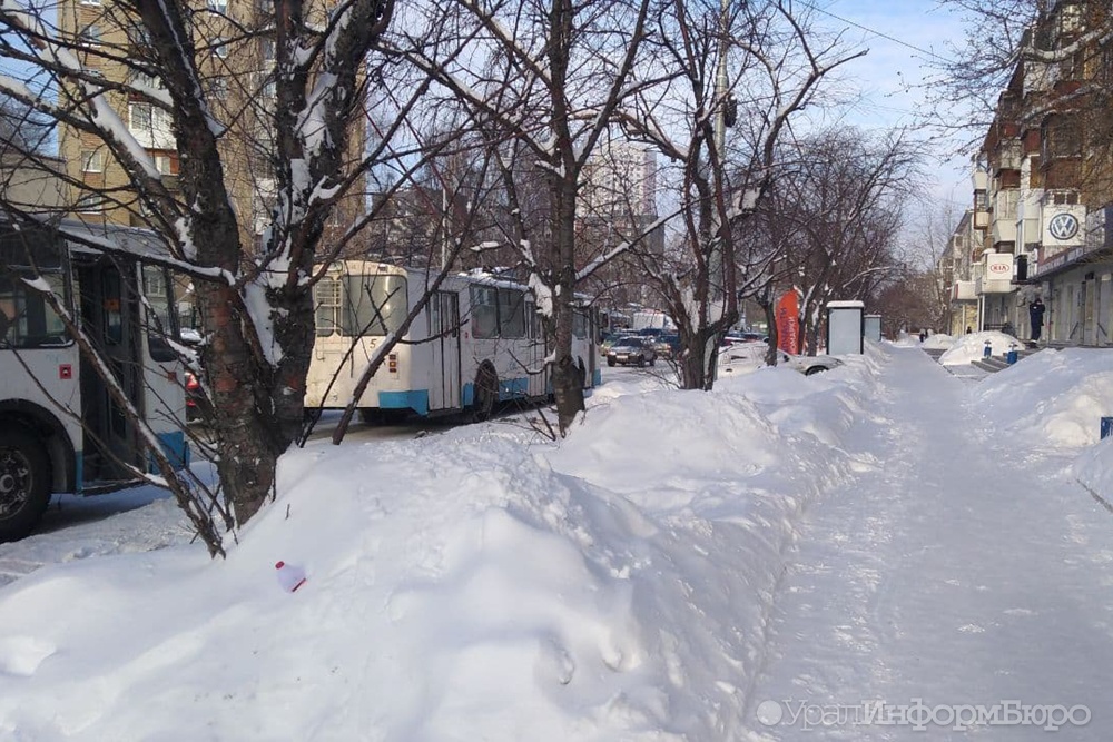 Во Втузгородке из-за ДТП встали троллейбусы