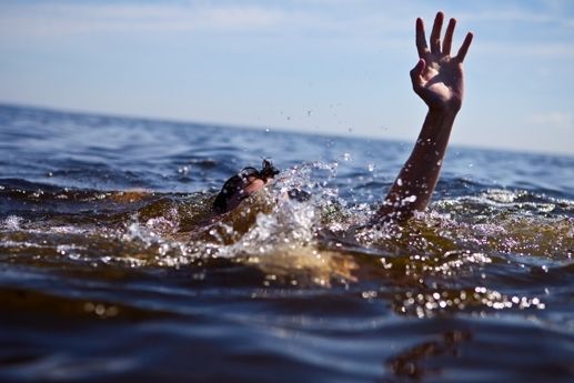 На Ямале двое взрослых с ребенком утонули в дырявой лодке