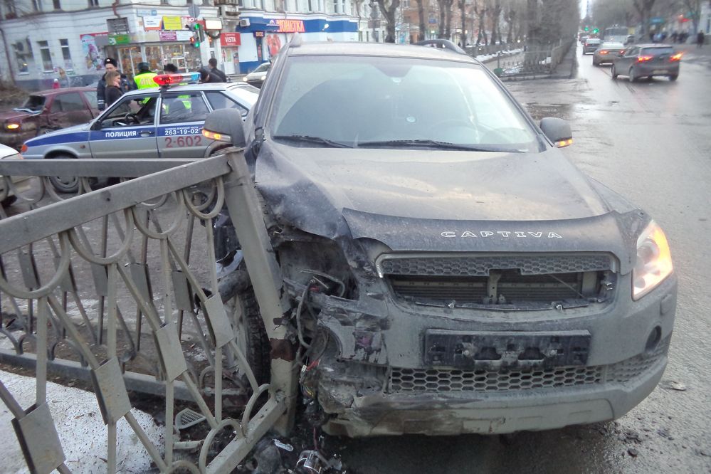 В Екатеринбурге двое малышей травмировались в утреннем ДТП