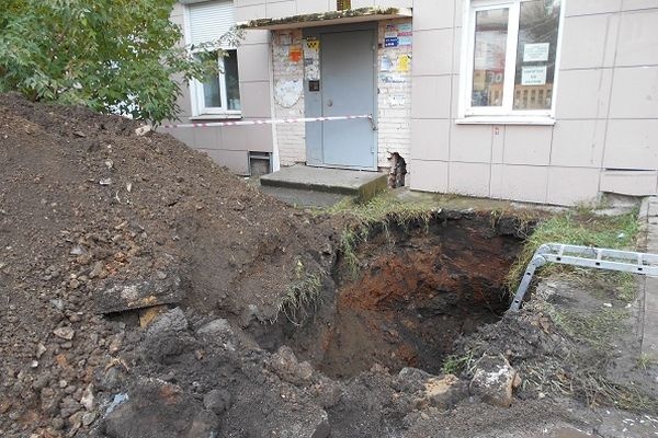 В Челябинске экскаватор пробил газопровод