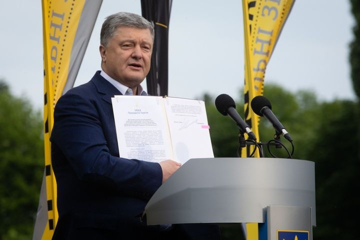 Президенту Украины Петру Порошенко грозит импичмент