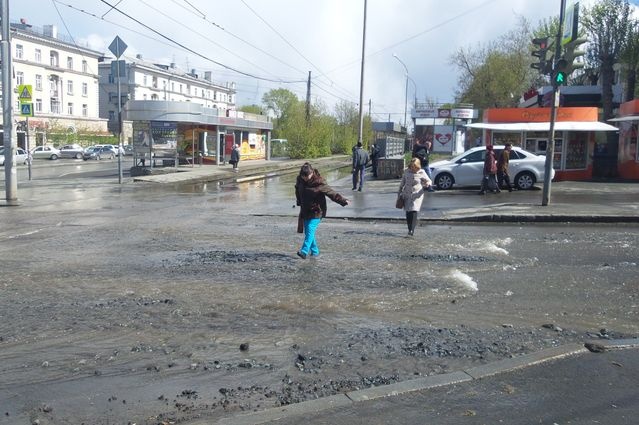 В Екатеринбурге затопило ВИЗ