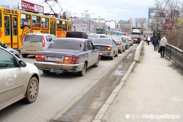 Екатеринбургские водители игнорируют запрещающую 