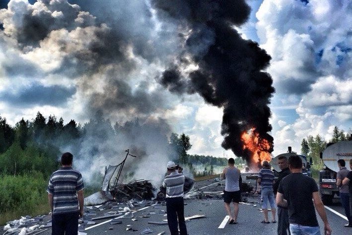 В Югре в ДТП с бензовозом погибли два человека