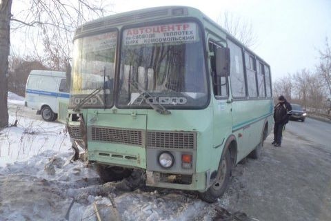 В Челябинске иномарка протаранила автобус