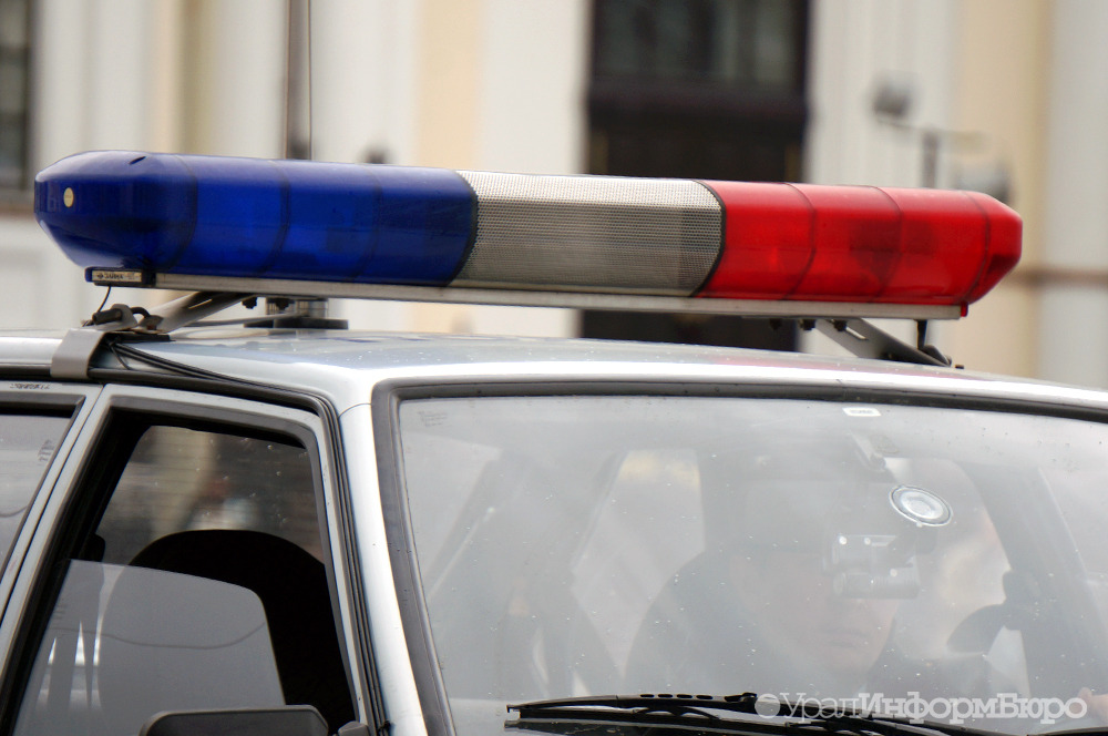 В Югре полицейский автомобиль протаранил легковушку