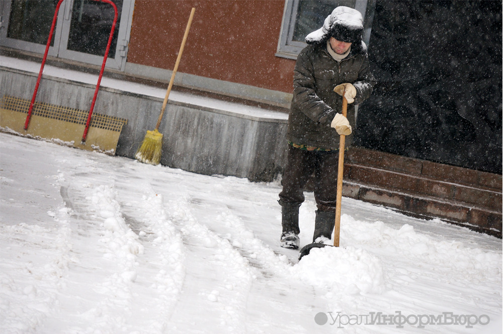 Екатеринбургские коммунальщики бросили все силы на борьбу со снегом