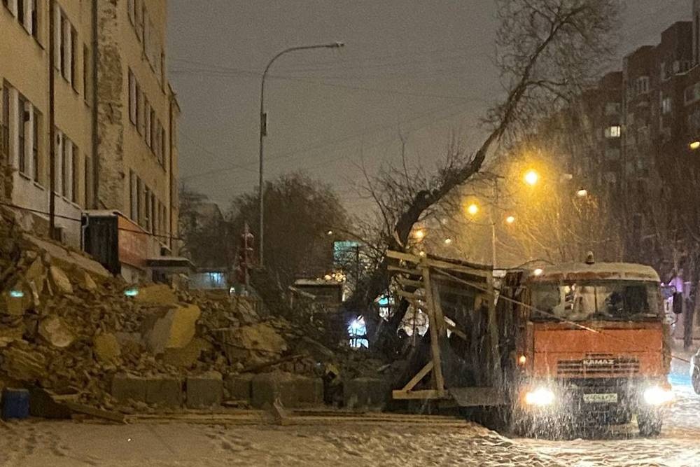 В мэрии Екатеринбурга прокомментировали обрушение стены ПРОМЭКТа