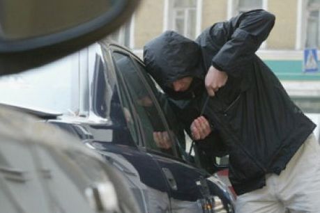 В Челябинске вор-рецидивист побил 2 полицейских