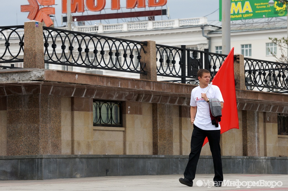 Сити-менеджера Екатеринбурга просят перенести Краснознаменную группу к вокзалу 
