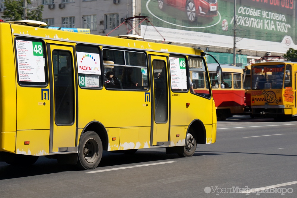 Транспорт екатеринбург. Транспорт Екатеринбурга автобусы. Зеленый автобус Екатеринбург. 53 Автобус зеленый.