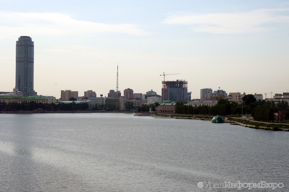 Глубина городского пруда в Екатеринбурге. Башня пруд Екатеринбург. Екатеринбургский городской пруд рыбалка. Главный пруд Екатеринбург.