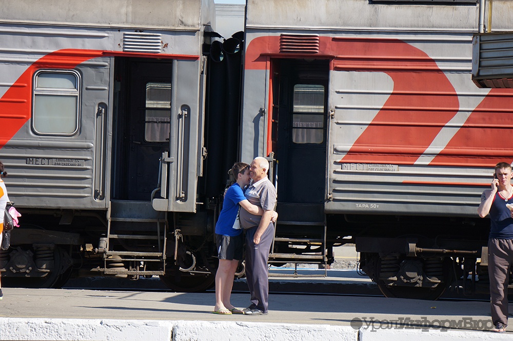 Между вагонов. Томск Владивосток поезд. Переход из вагона в вагон.