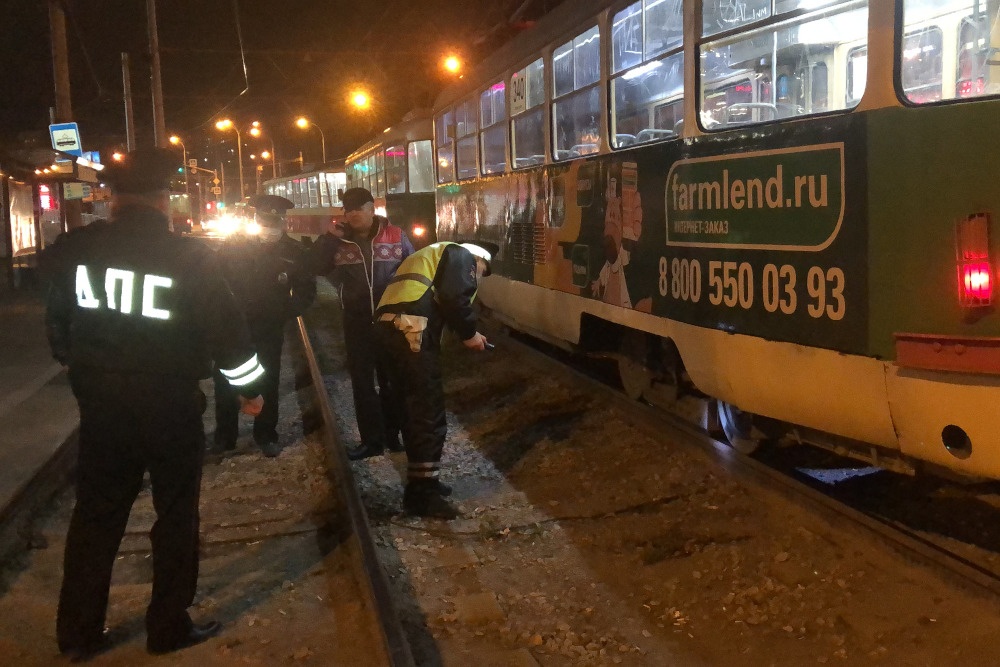 ГИБДД ищет очевидцев гибели девочки-зацепера под трамваем в Екатеринбурге