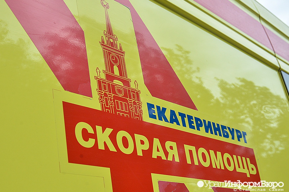 В Екатеринбурге медики скорой заявили, что покупают катетеры за свой счет 