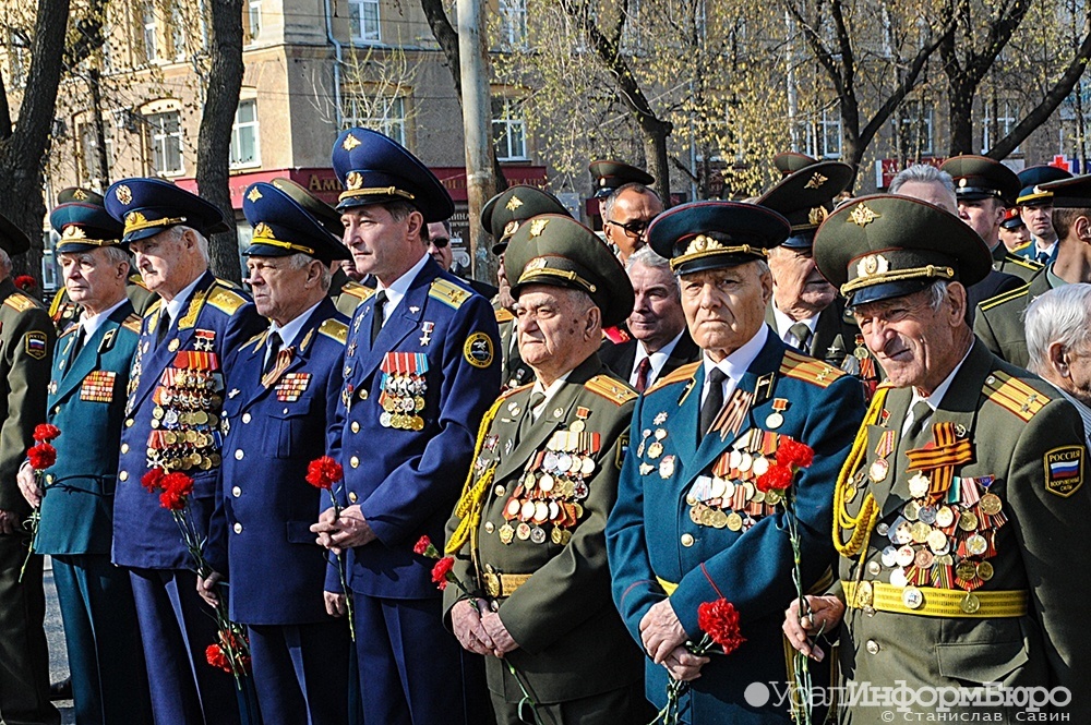 Ветеранам ВОВ предложили ежегодно платить по 75 тысяч рублей. Законопроект