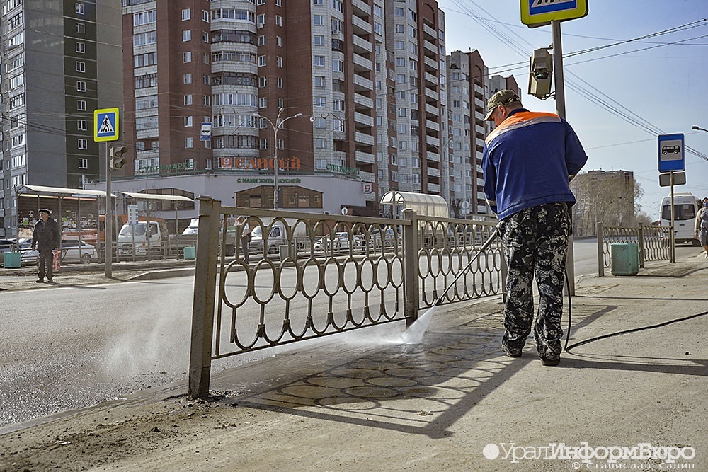 Свердловским муниципалитетам дали месяц на очистку улиц и парков от мусора