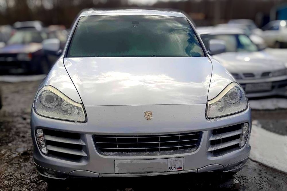 Тобольские приставы передали конфискованный Porsche на нужды СВО
