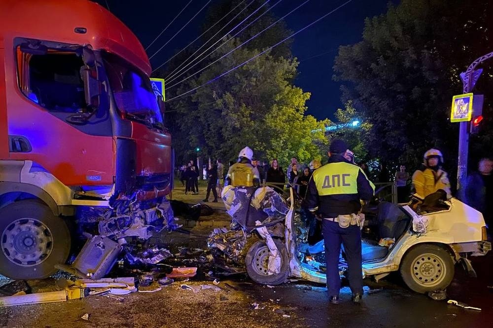 В Екатеринбурге суд отпустил на свободу водителя грузовика, в столкновении с которым погибли четверо