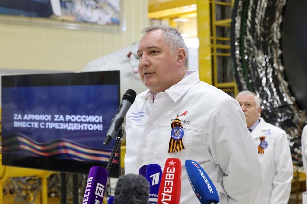 Рогозин жестко раскритиковал покинувшего Россию топ-менеджера 