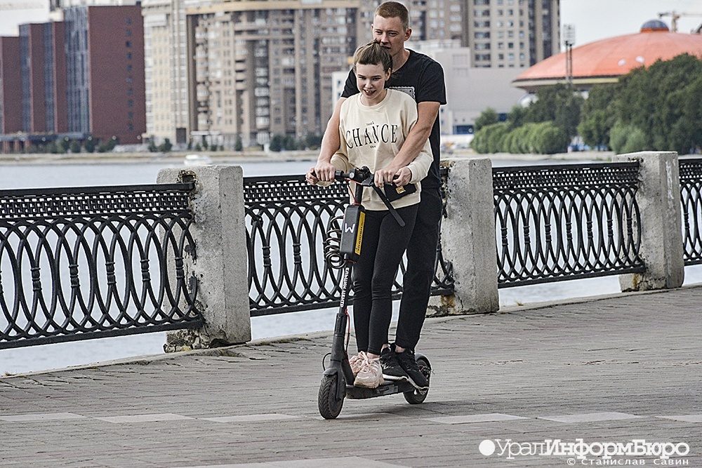 В Екатеринбурге специальные скауты начали ловить нарушителей на самокатах