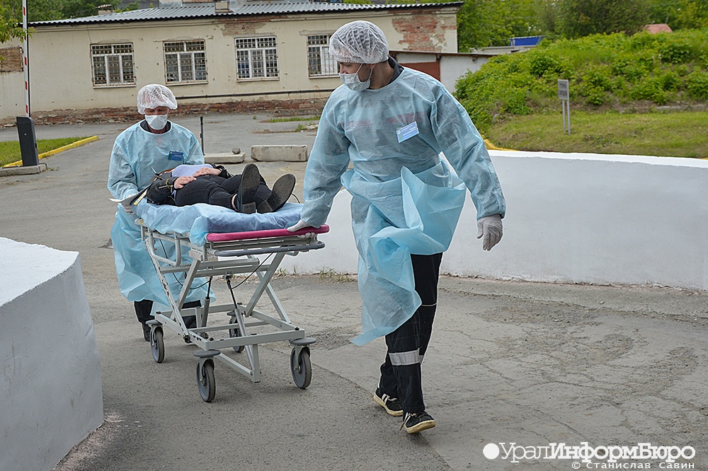 Свердловских COVID-пациентов пересаживают в такси
