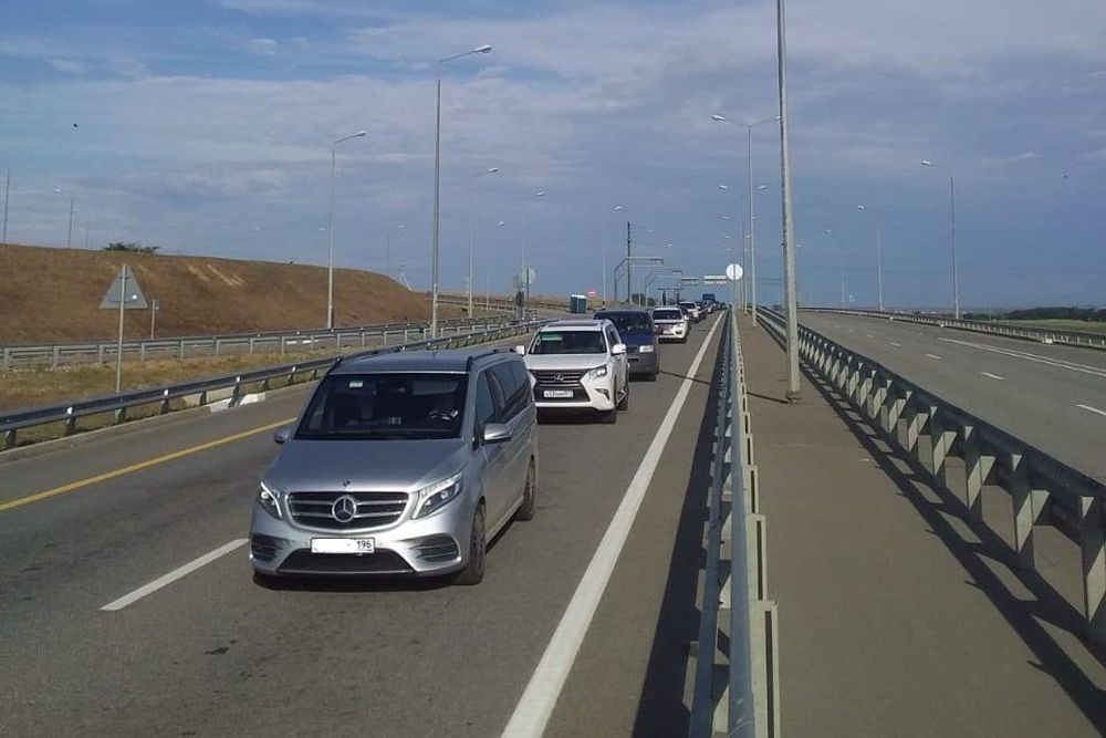 Рост очереди перед Крымским мостом удалось остановить