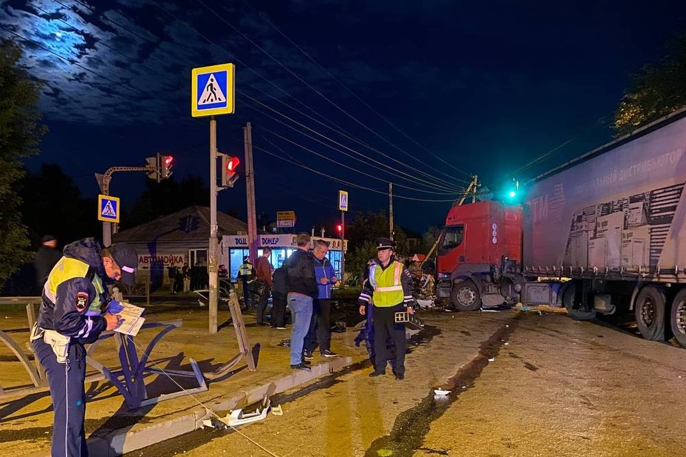 В Екатеринбурге задержали водителя грузовика, в столкновении с которым погибли четыре человека