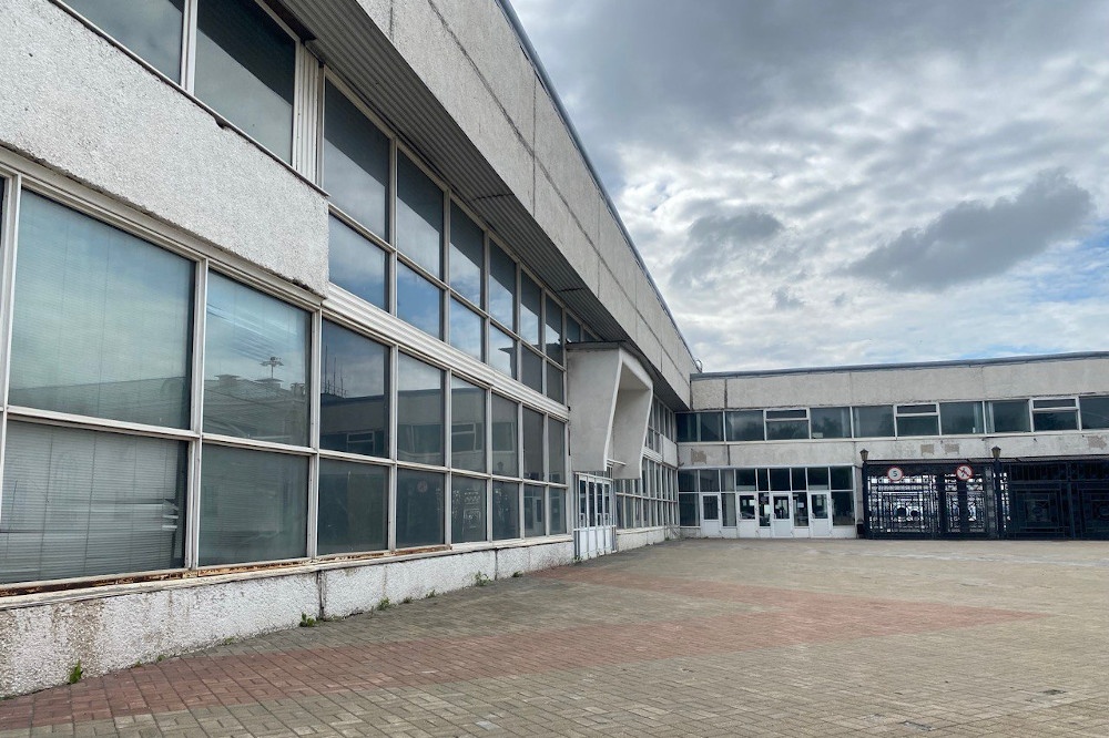 Бывший зал прибытия аэропорта Кольцово будет снесен