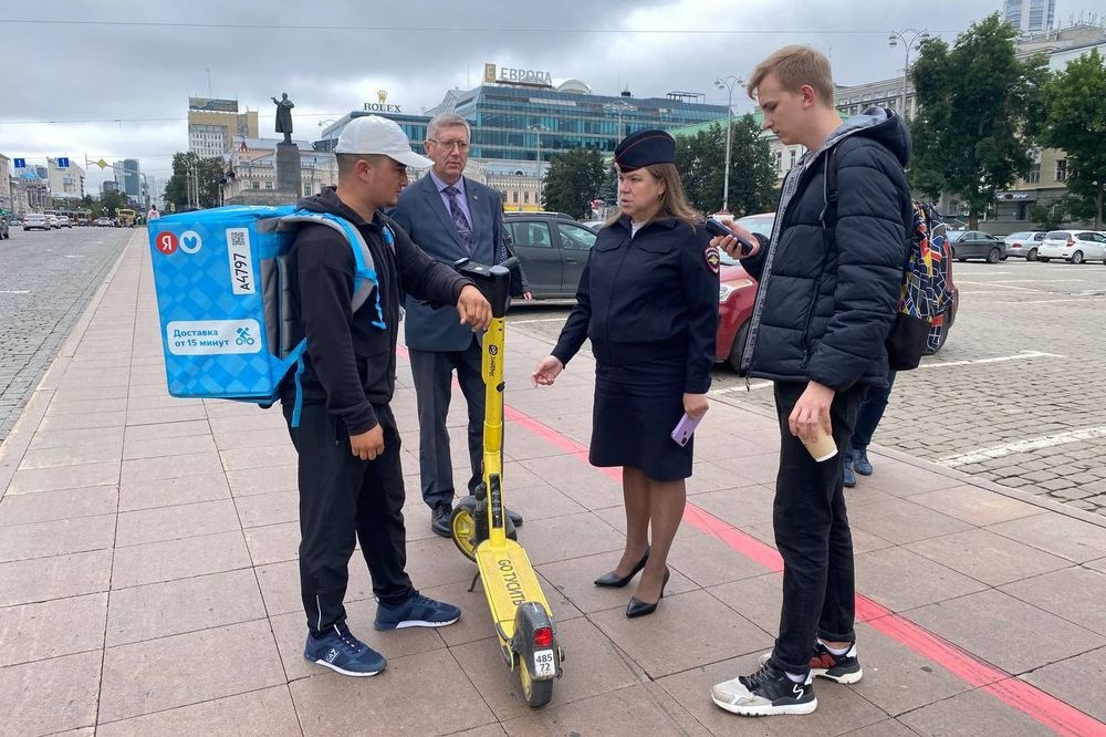 В Екатеринбурге автоинспекторы поймали больше двух десятков нарушителей на СИМ