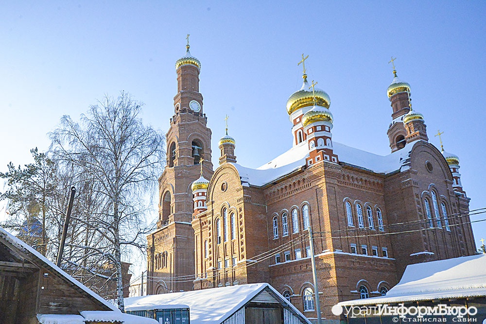 На территории бывшего Среднеуральского монастыря прошла первая с 2020 года служба