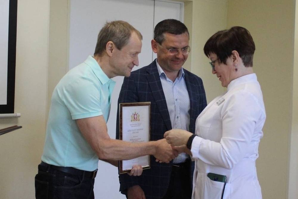 Сотрудников екатеринбургской ЦГКБ №1 наградили Благодарственными письмами областного ЗакСо